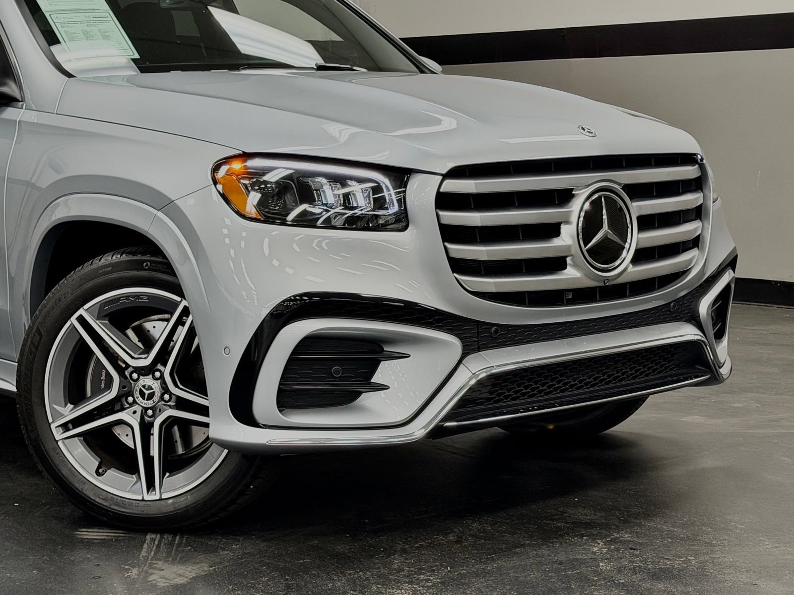 Used 2025 Mercedes-Benz GLS 450 4MATIC image 3