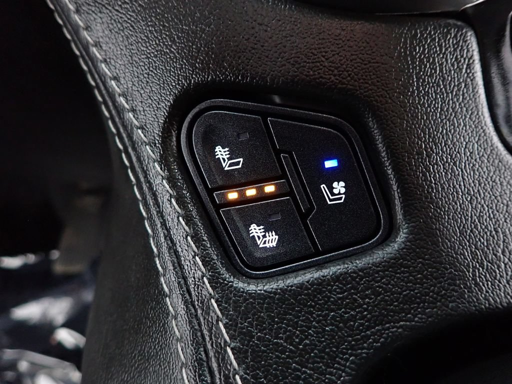 Used 2018 Chevrolet Tahoe Premier AWD/4WD image 5