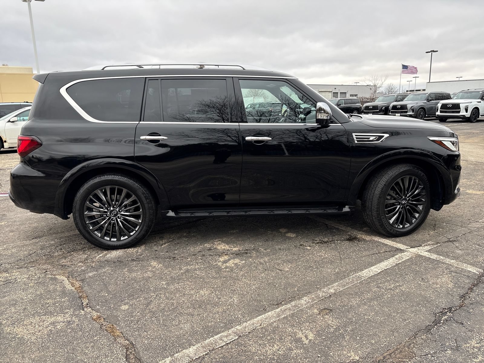 Used 2022 INFINITI QX80 Sensory w/ Cargo Package AWD/4WD image 6