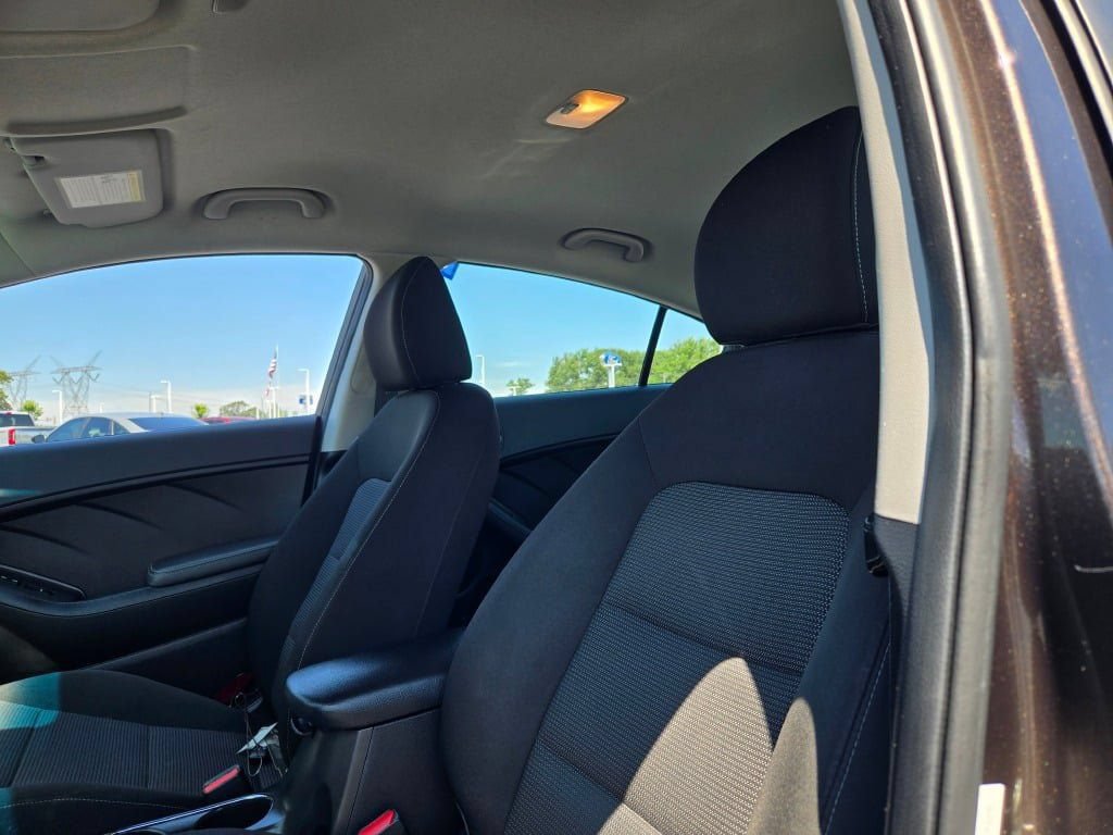 Used 2017 Kia Forte LX FWD image 16