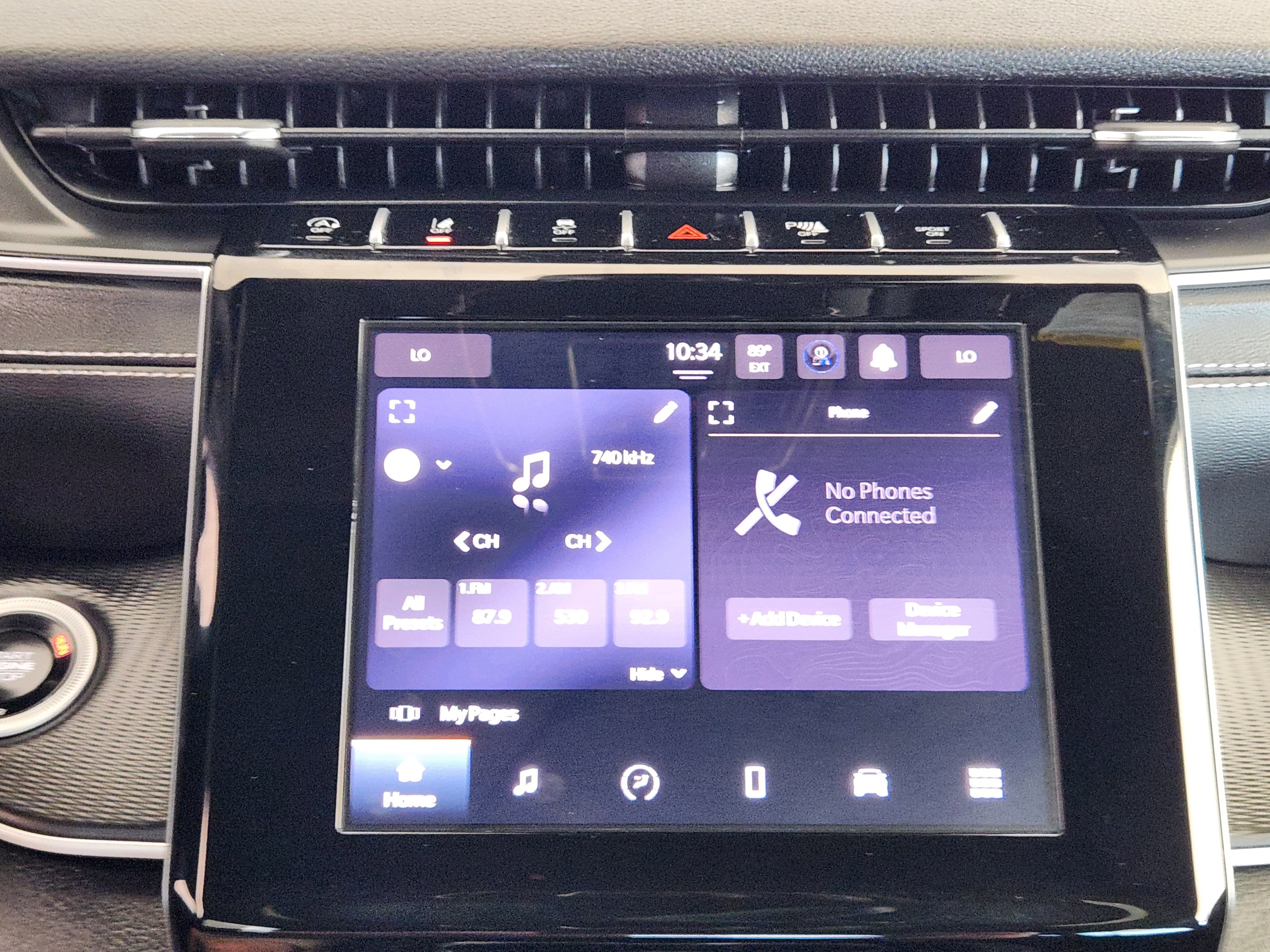 Used 2025 Jeep Grand Cherokee Laredo X image 17