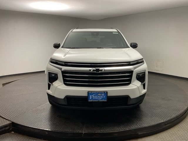 New 2026 Chevrolet Traverse LT w/ Sun and Wheel Package AWD/4WD image 2