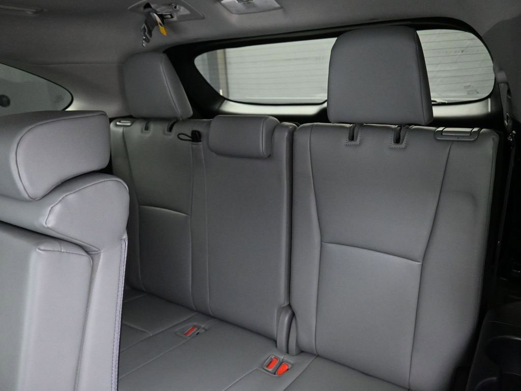 Used 2021 Toyota Highlander XLE image 30