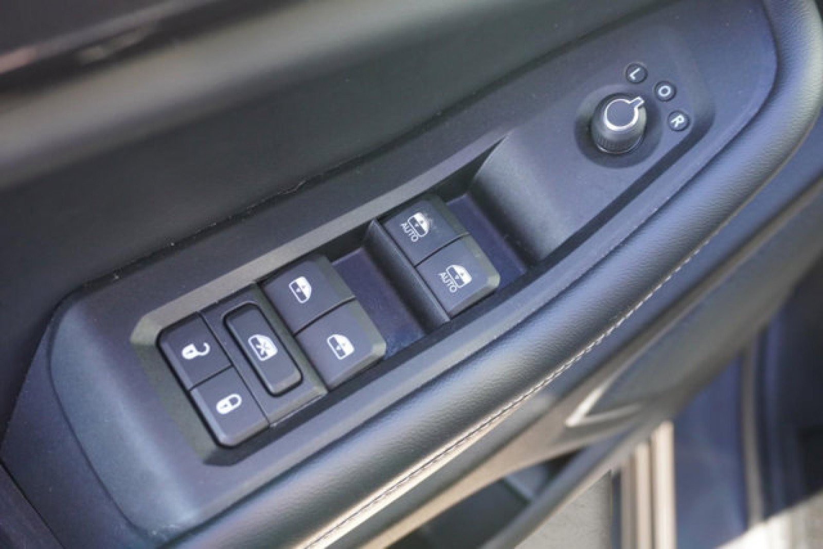 Used 2022 Jeep Grand Cherokee L Laredo w/ Luxury Tech Group I AWD/4WD image 24