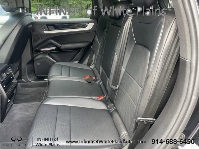 Used 2024 Porsche Cayenne AWD/4WD image 7