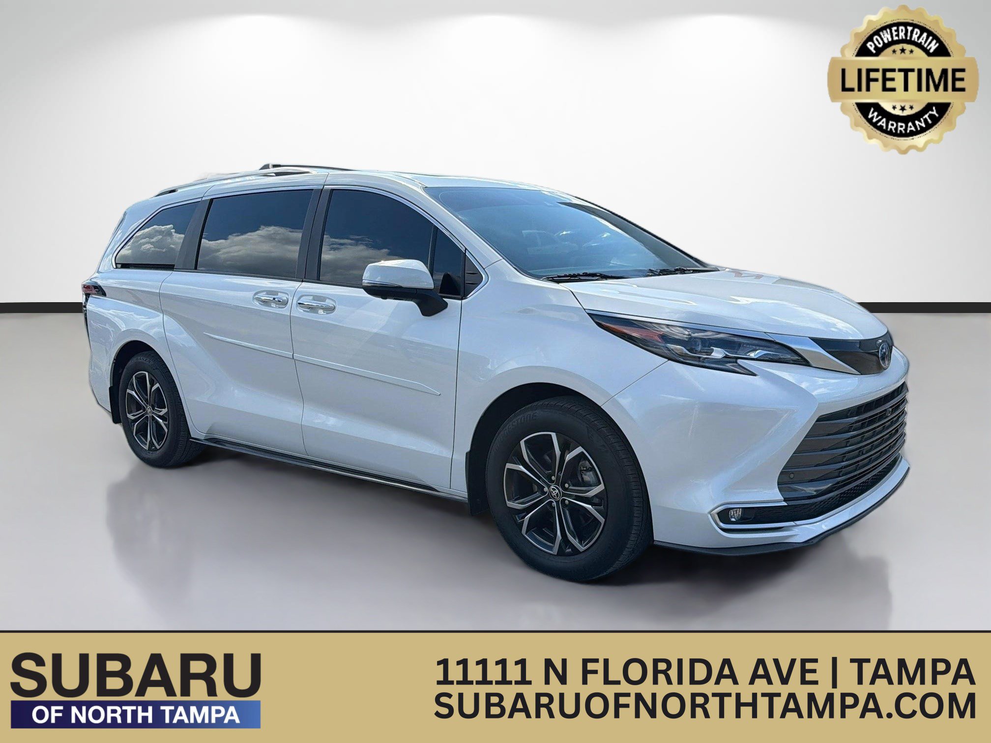 Used 2025 Toyota Sienna Platinum AWD/4WD image 1