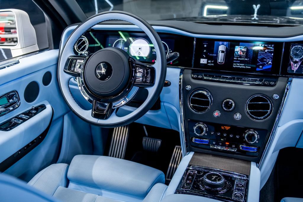 Used 2025 Rolls-Royce Cullinan image 29