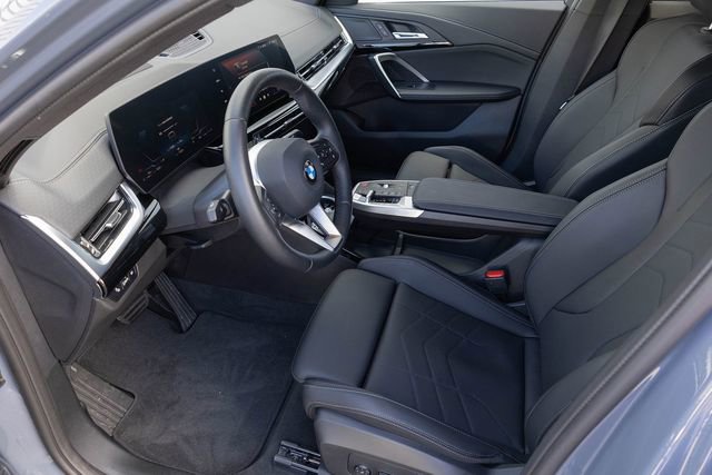 Certified 2025 BMW X2 xDrive28i image 2