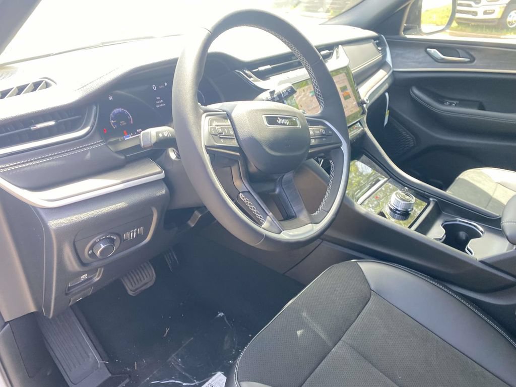 New 2026 Jeep Grand Cherokee L 2WD image 18
