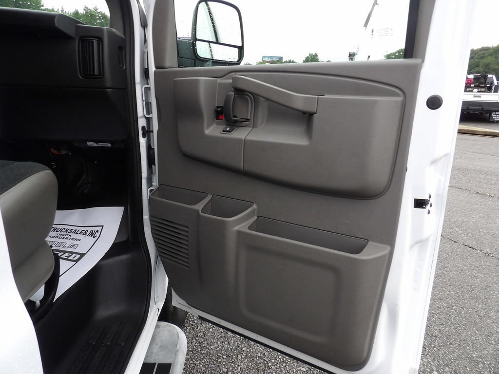 Used 2025 GMC Savana 2500 w/ Driver Convenience Package RWD image 32