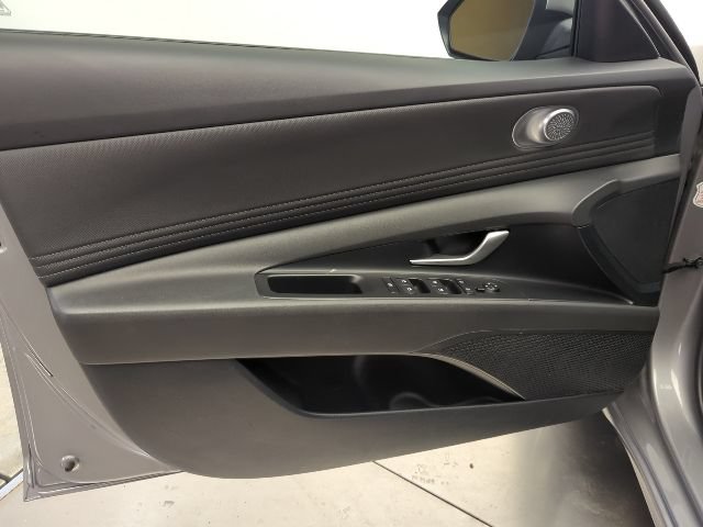 Used 2025 Hyundai Elantra SEL FWD image 26