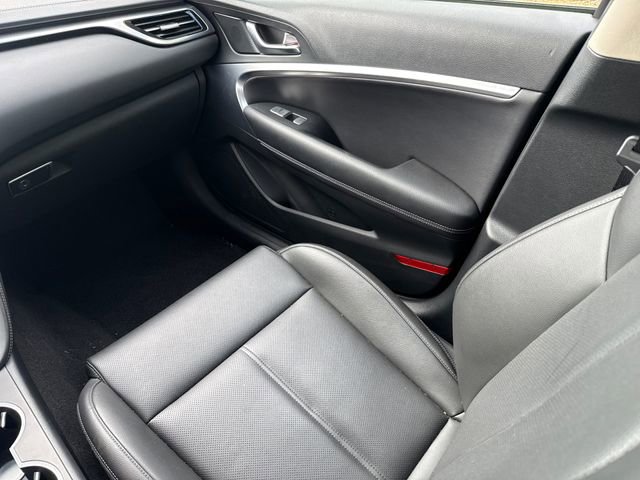 Used 2025 Genesis G70 2.5T image 13