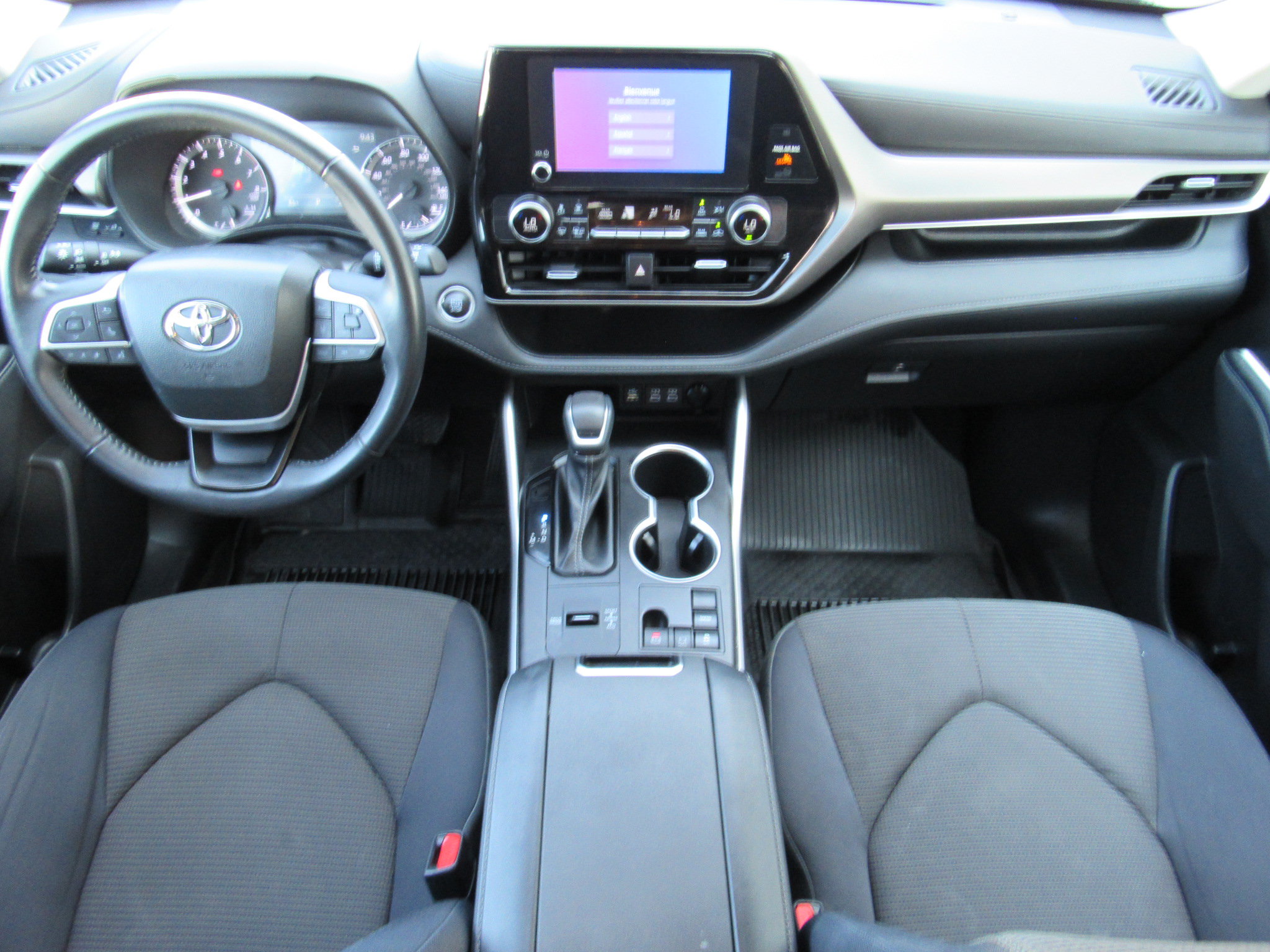 Used 2023 Toyota Highlander LE FWD image 31