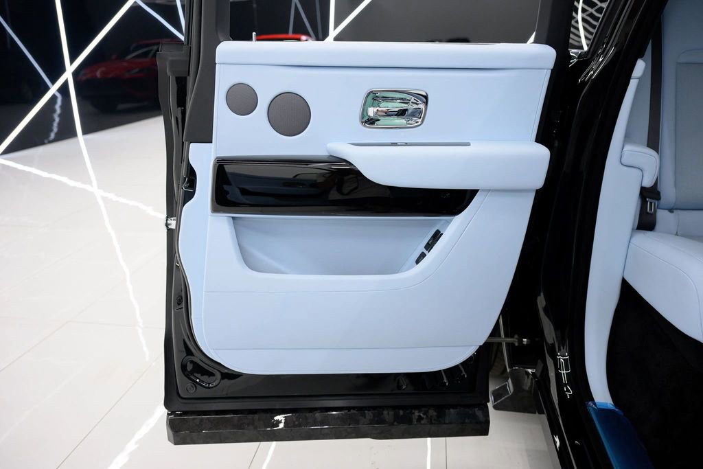 Used 2025 Rolls-Royce Cullinan image 54