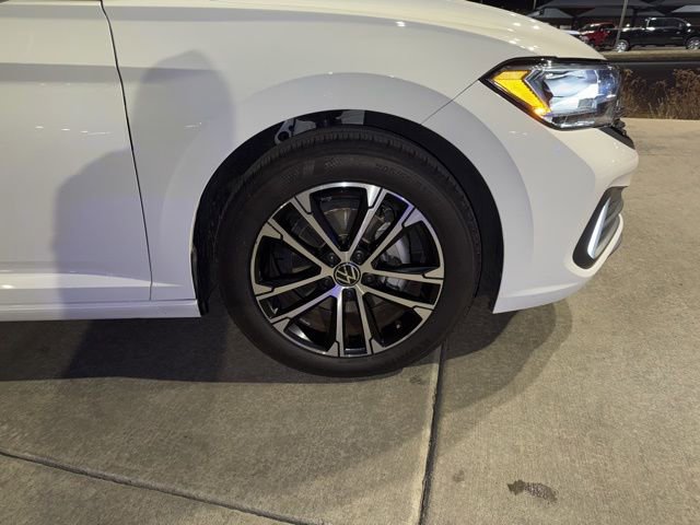 Used 2024 Volkswagen Jetta Sport image 12