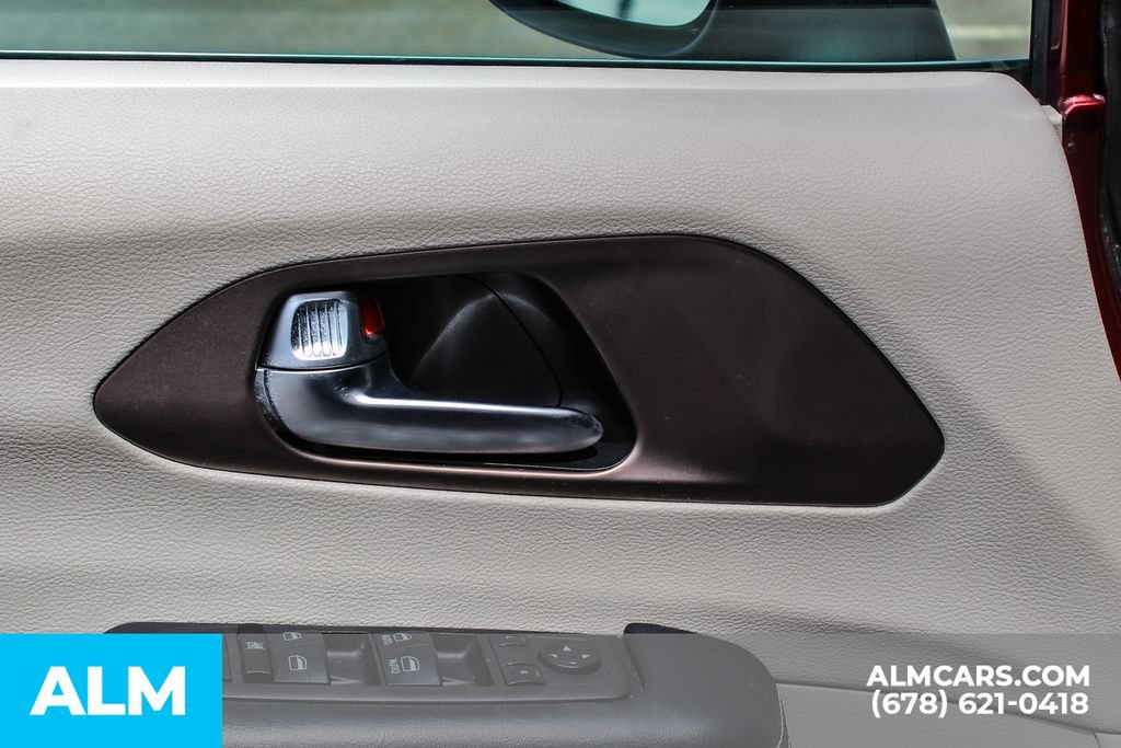 Used 2023 Chrysler Voyager LX FWD image 40