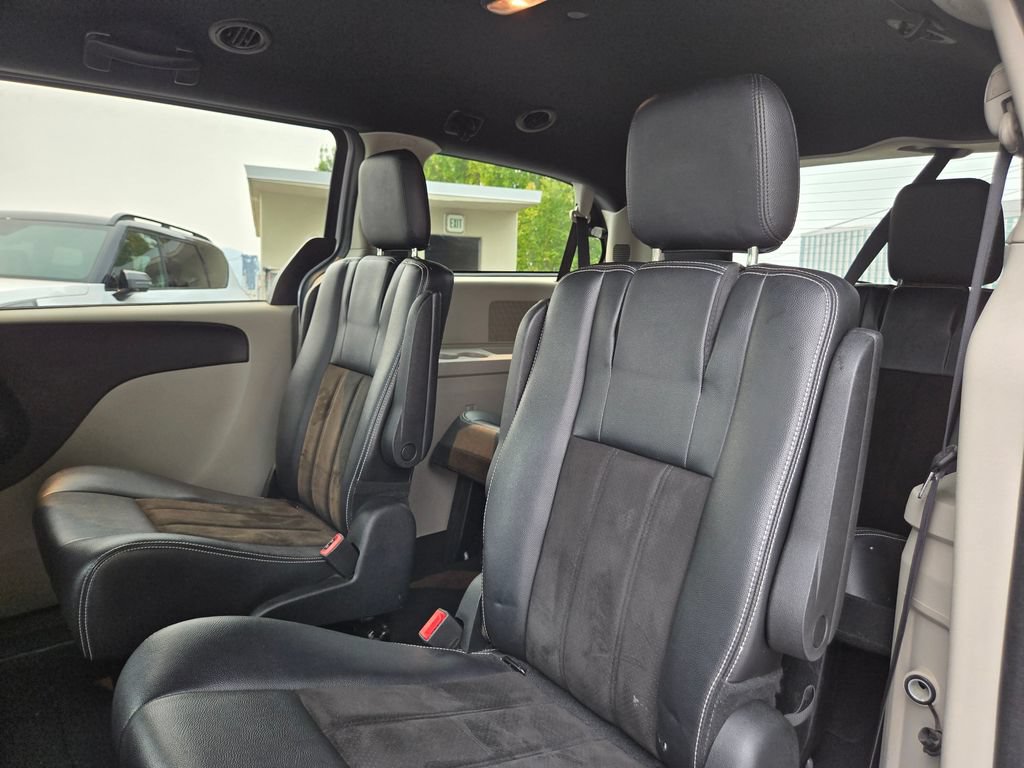 Used 2019 Dodge Grand Caravan SXT FWD image 17