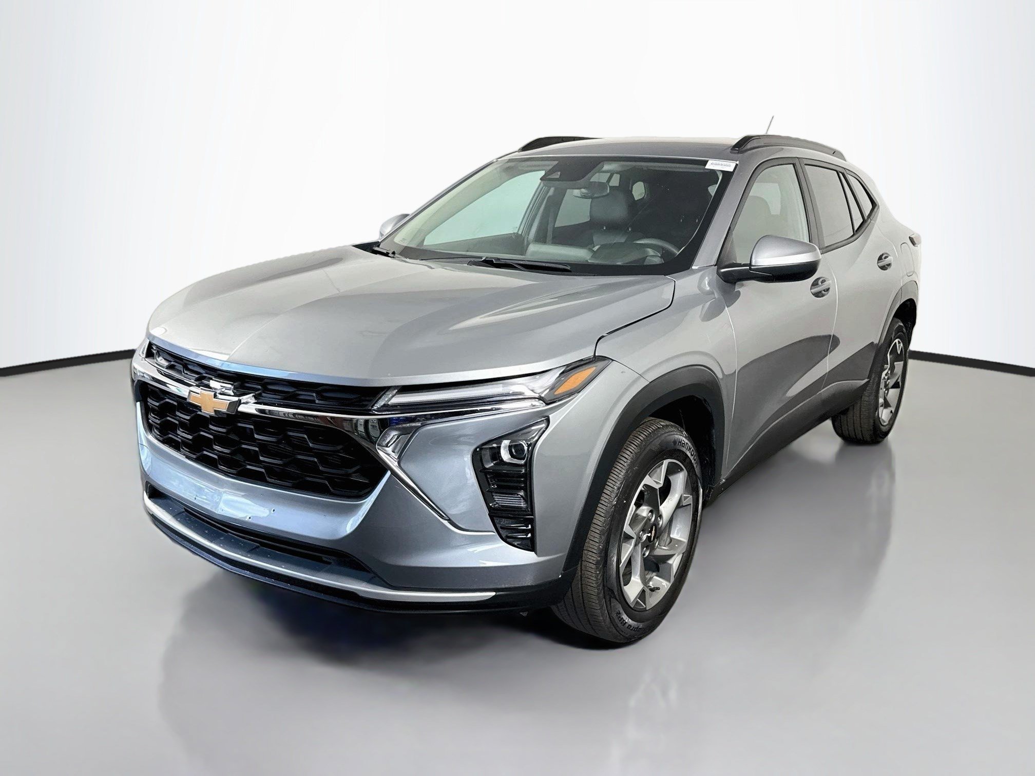 Used 2026 Chevrolet Trax LT FWD image 4