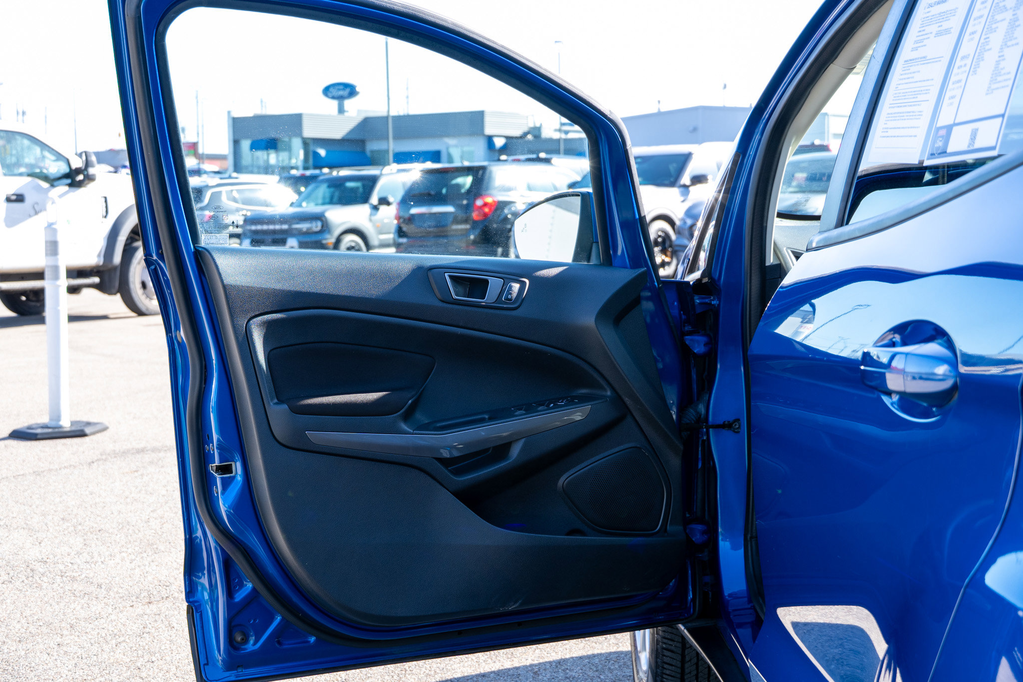 Used 2020 Ford EcoSport SE w/ SE Convenience Package image 9