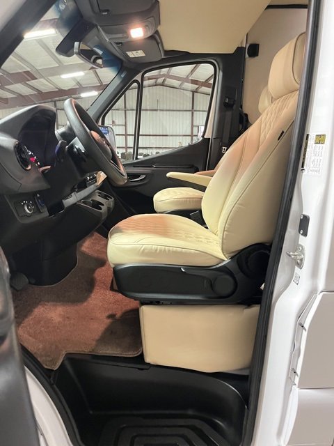 Used 2023 Mercedes-Benz Sprinter 2500 image 10