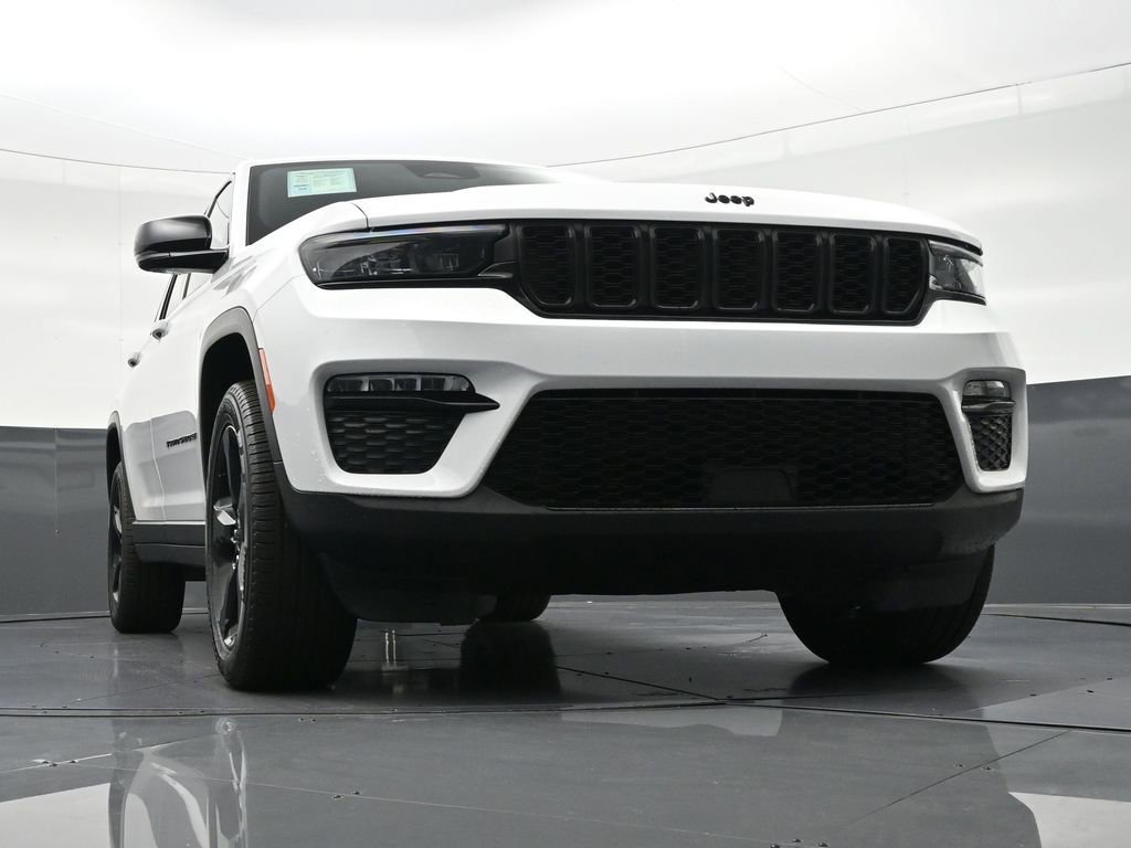 Used 2025 Jeep Grand Cherokee Limited w/ Black Appearance Package image 29
