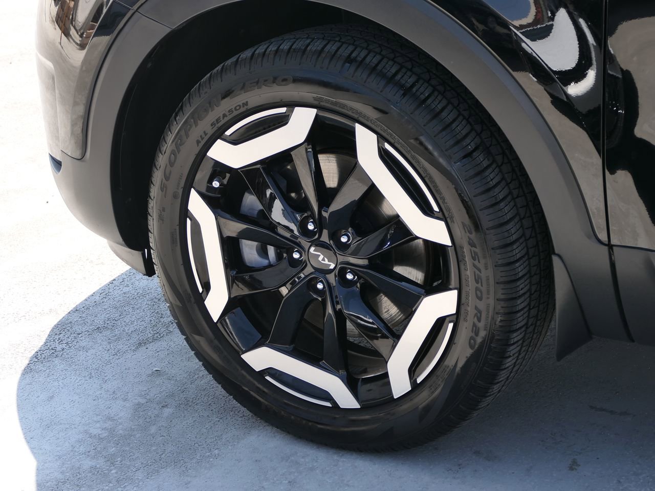 Used 2024 Kia Telluride EX w/ EX Captain's Chair Package FWD image 10