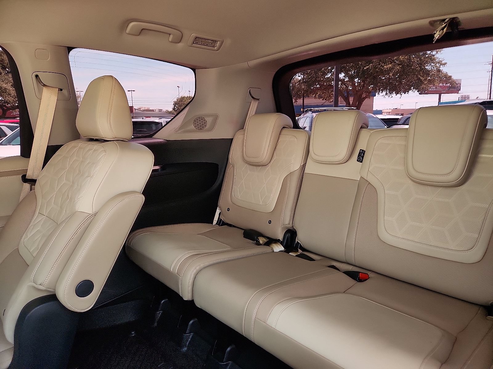 Used 2025 Nissan Armada Platinum w/ Convenience Package RWD image 12