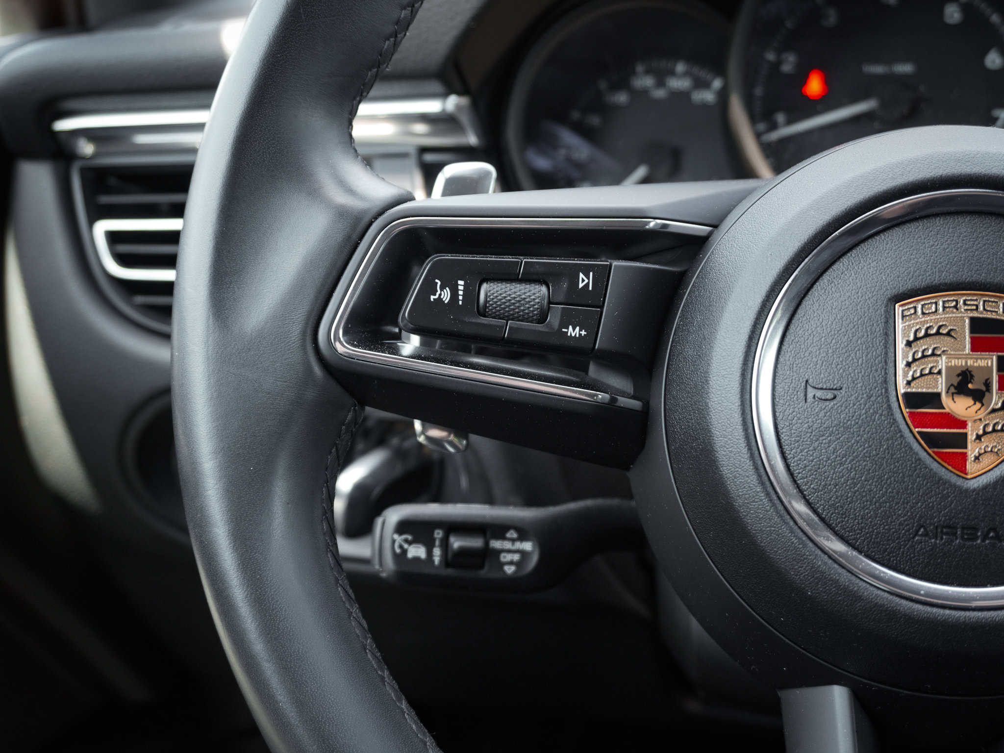 Used 2025 Porsche Macan AWD/4WD image 20