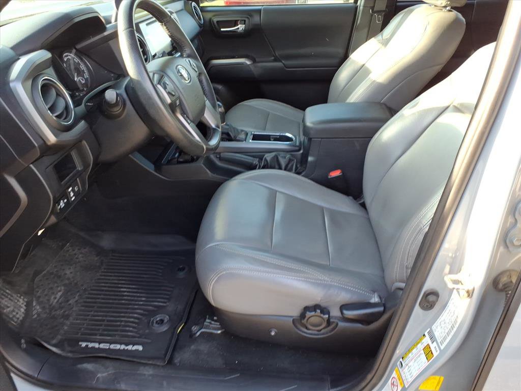 Used 2019 Toyota Tacoma TRD Sport image 5