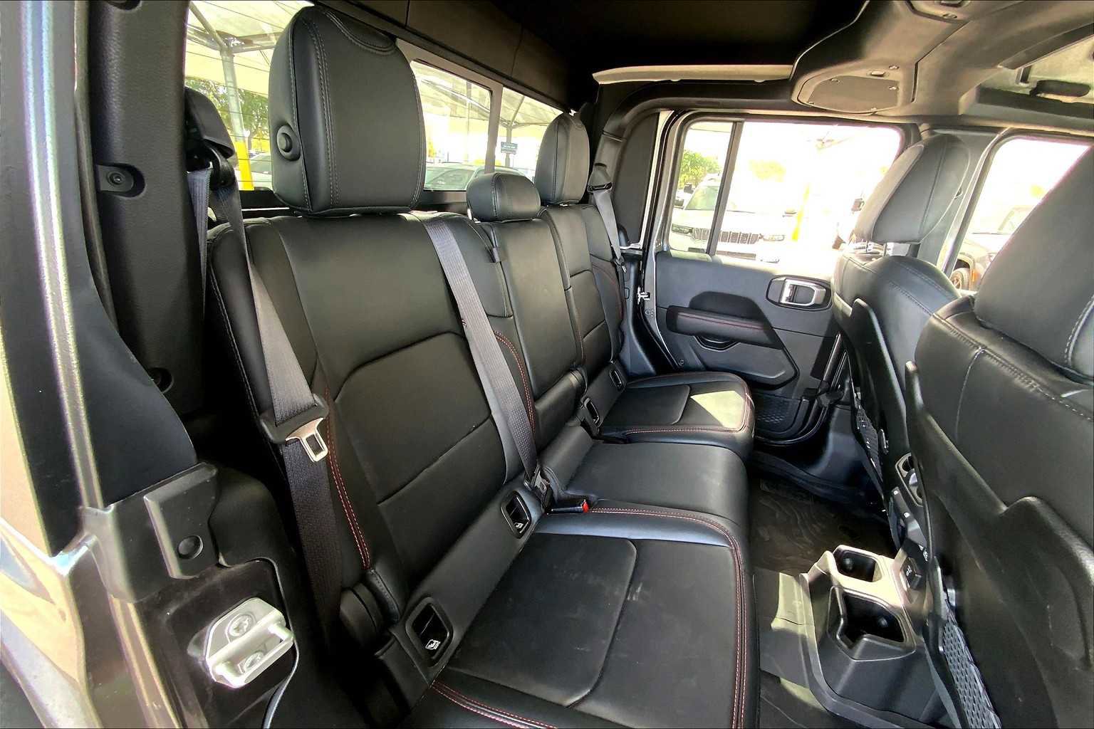 Used 2024 Jeep Gladiator Rubicon w/ Safety Group image 19