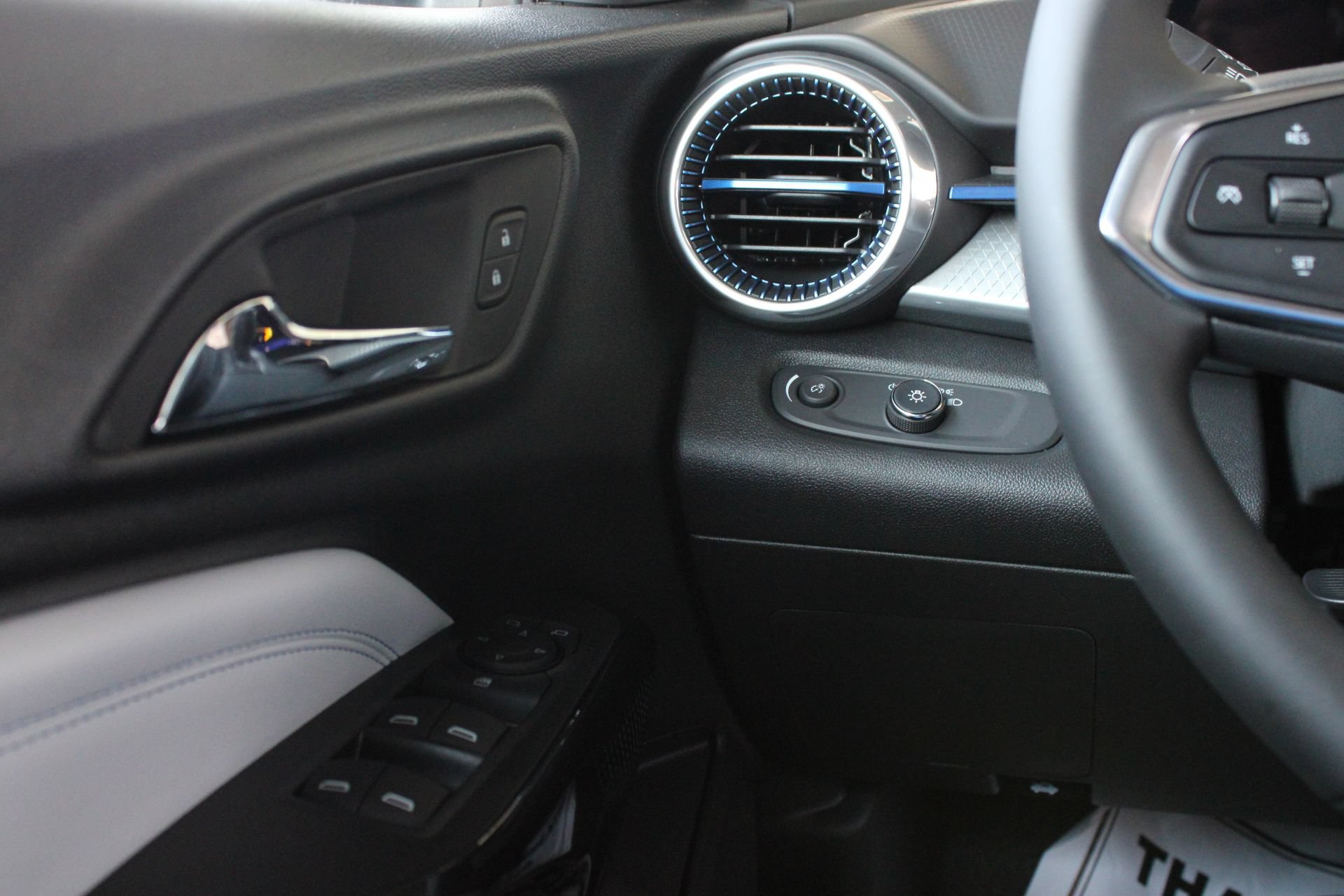 New 2026 Chevrolet Trax LT w/ Driver Confidence Package FWD image 22