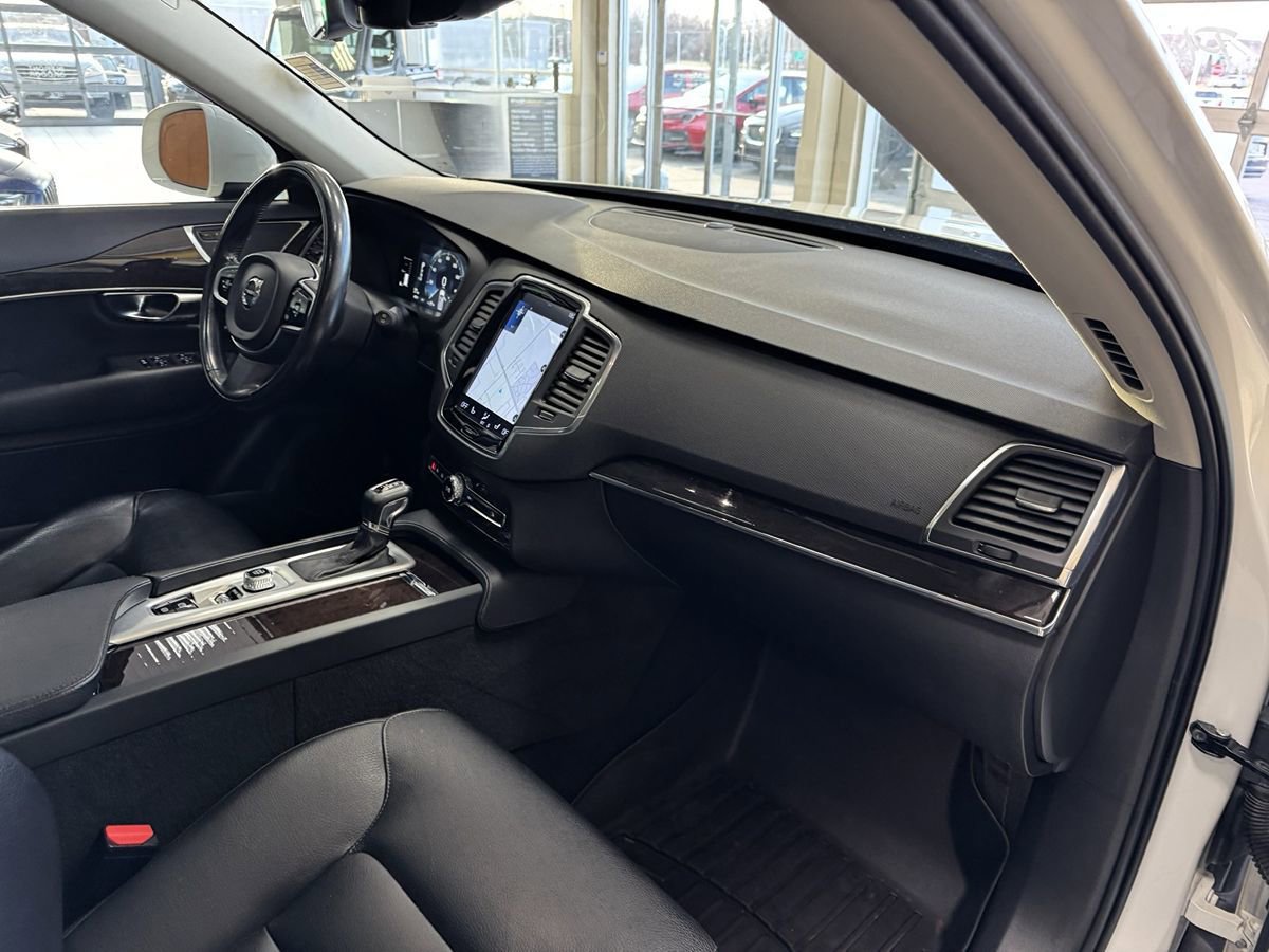 Used 2018 Volvo XC90 T5 Momentum w/ Convenience Package AWD/4WD image 17