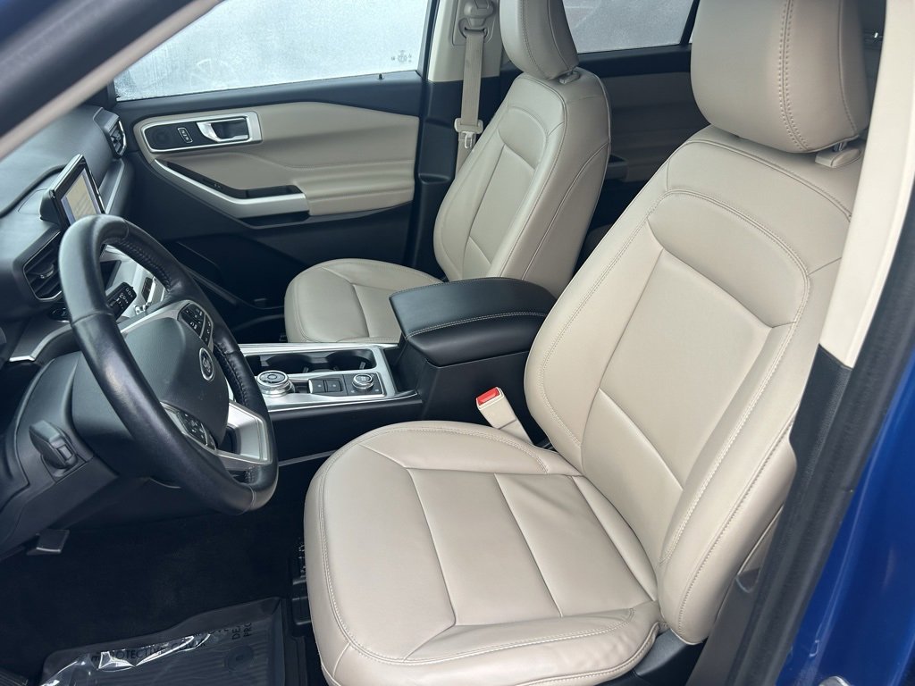 Used 2022 Ford Explorer XLT w/ Equipment Group 202A image 11