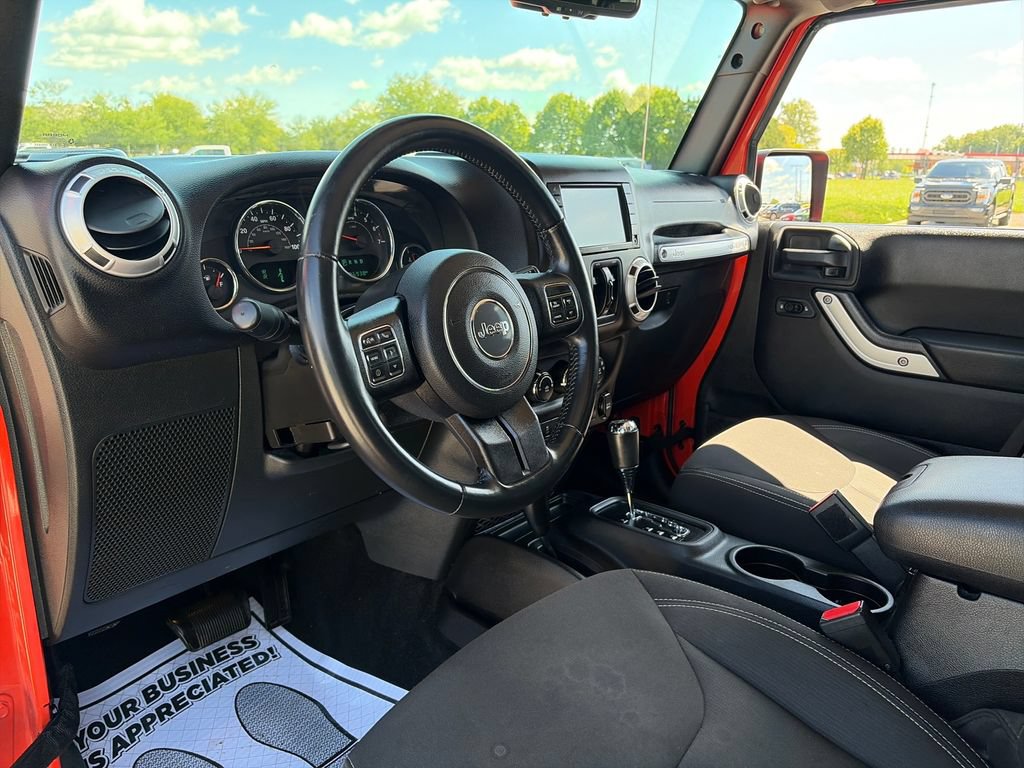 Used 2015 Jeep Wrangler Unlimited Sahara w/ Connectivity Group AWD/4WD image 15