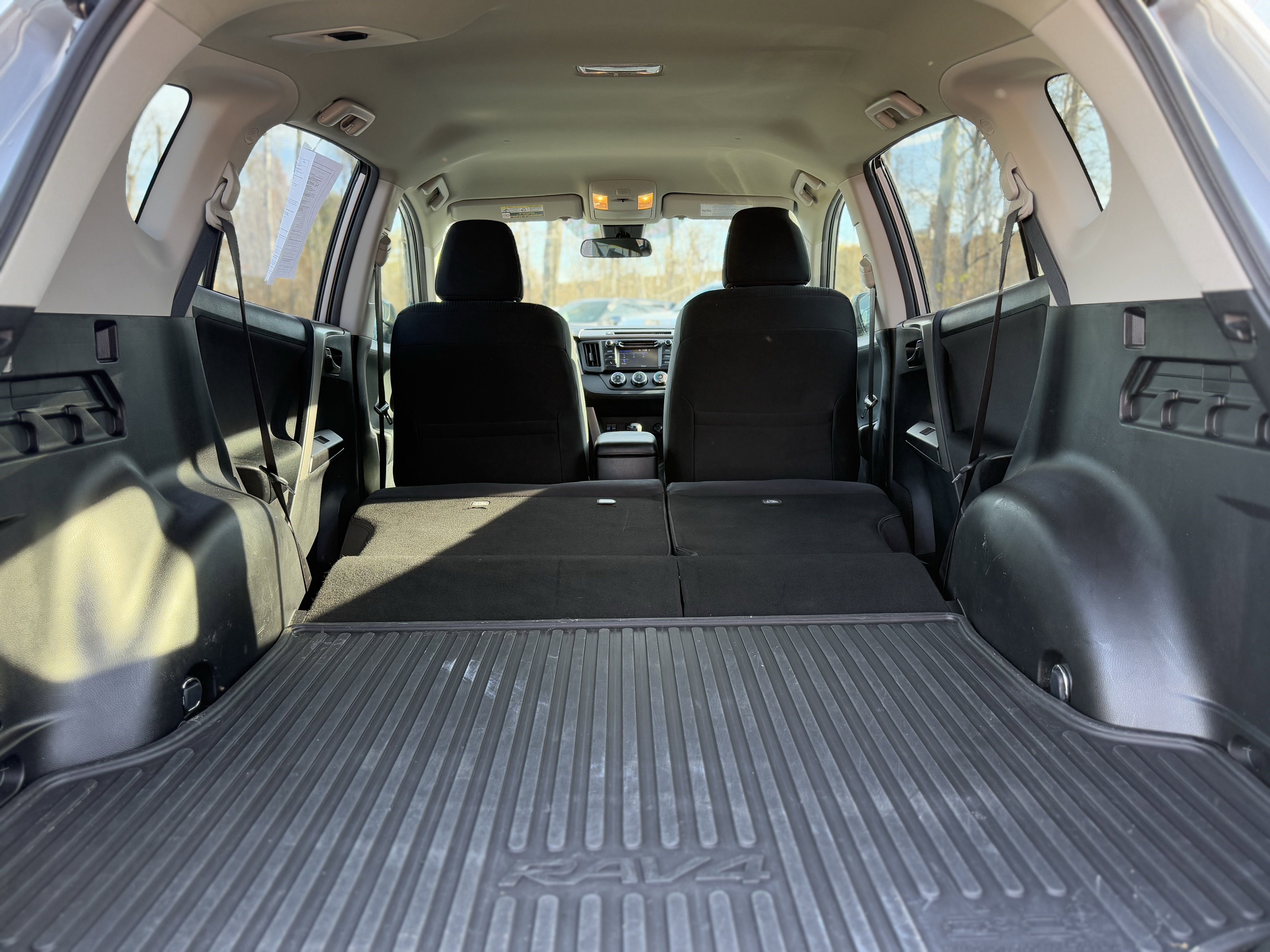 Used 2018 Toyota RAV4 LE image 30