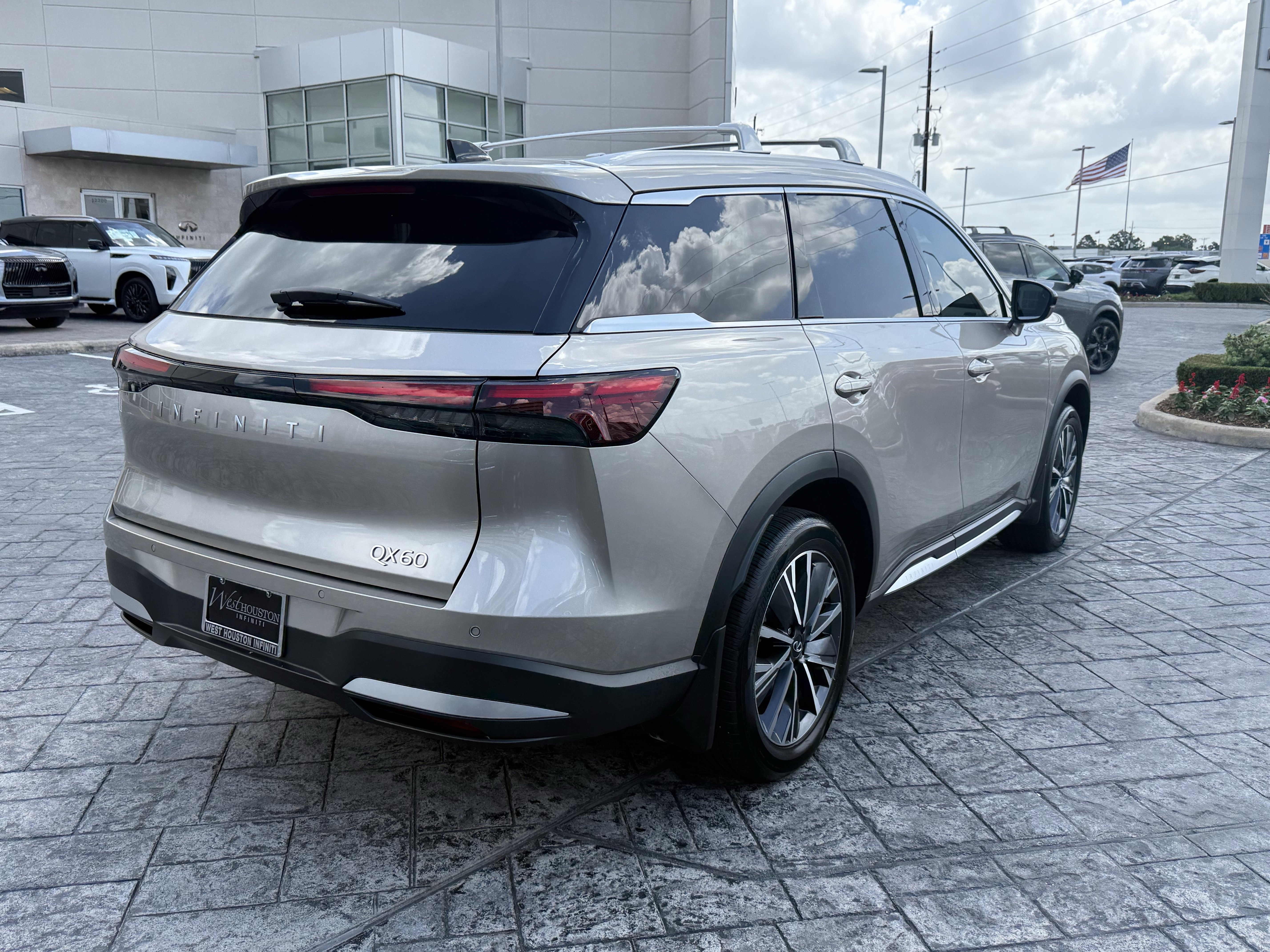 Certified 2026 INFINITI QX60 Luxe w/ Cargo Package FWD image 7
