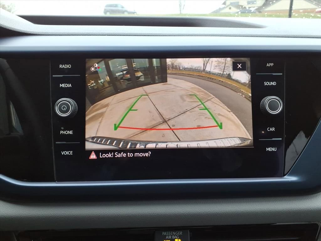 Used 2022 Volkswagen Taos SE w/ Panoramic Sunroof Package image 22