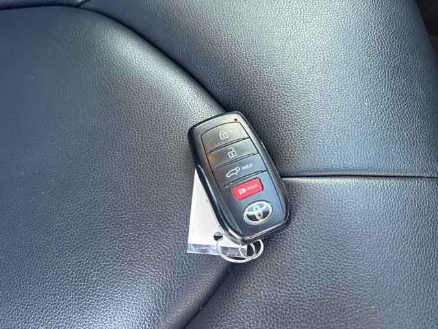 Used 2024 Toyota Highlander XLE image 6