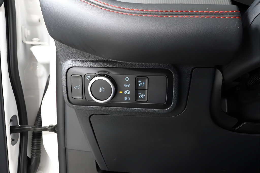 Used 2025 Ford Explorer ST-Line w/ ST-Line Street Pack AWD/4WD image 17