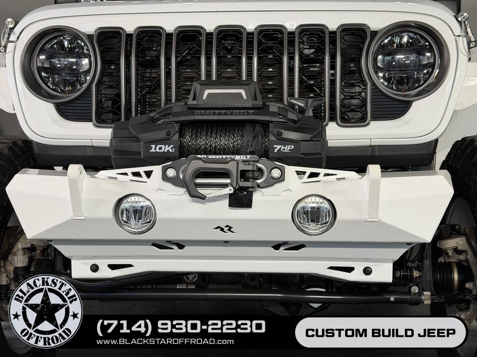 Used 2025 Jeep Wrangler Unlimited Rubicon AWD/4WD image 4