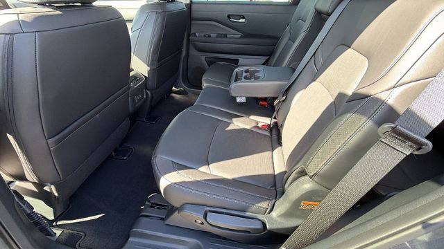 New 2026 Nissan Pathfinder SL image 16