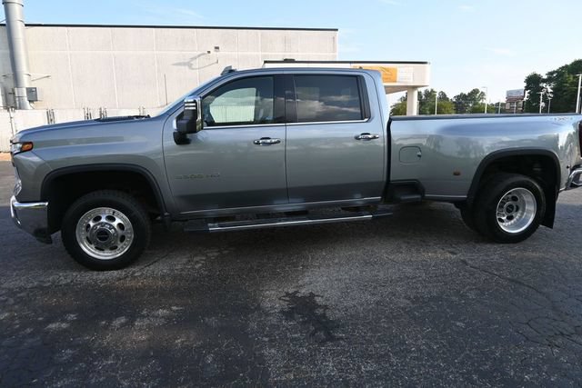 Used 2024 Chevrolet Silverado 3500 LTZ AWD/4WD image 3