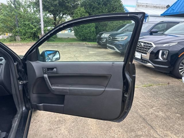 Used 2009 Ford Focus SE FWD image 16