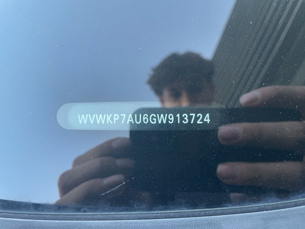 Used 2016 Volkswagen e-Golf SE w/ DC Fast Charging Package image 40