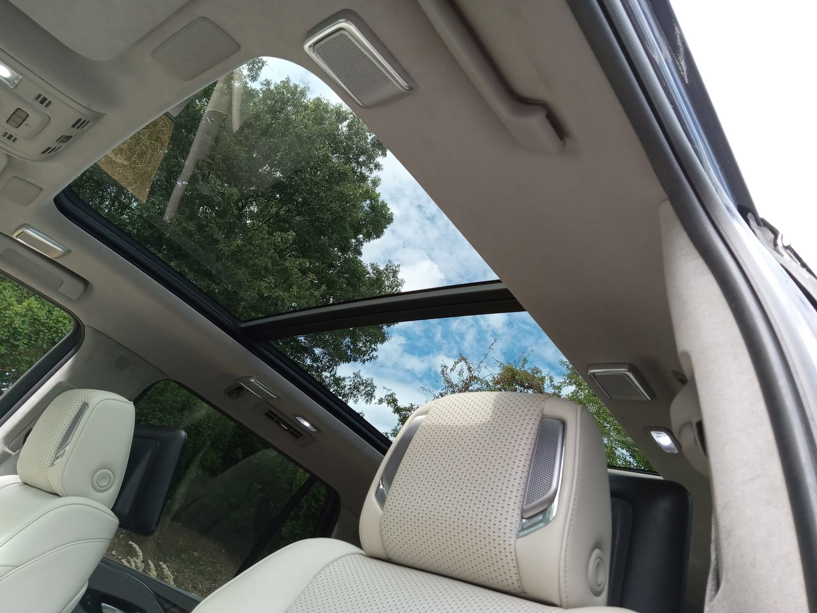 Used 2021 Cadillac Escalade Premium Luxury Platinum image 8