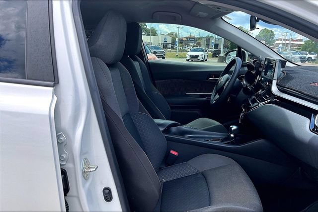 Used 2021 Toyota C-HR LE FWD image 28