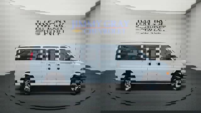 Used 2020 Chevrolet Express 3500 LT w/ LT Preferred Equipment Group RWD image 6