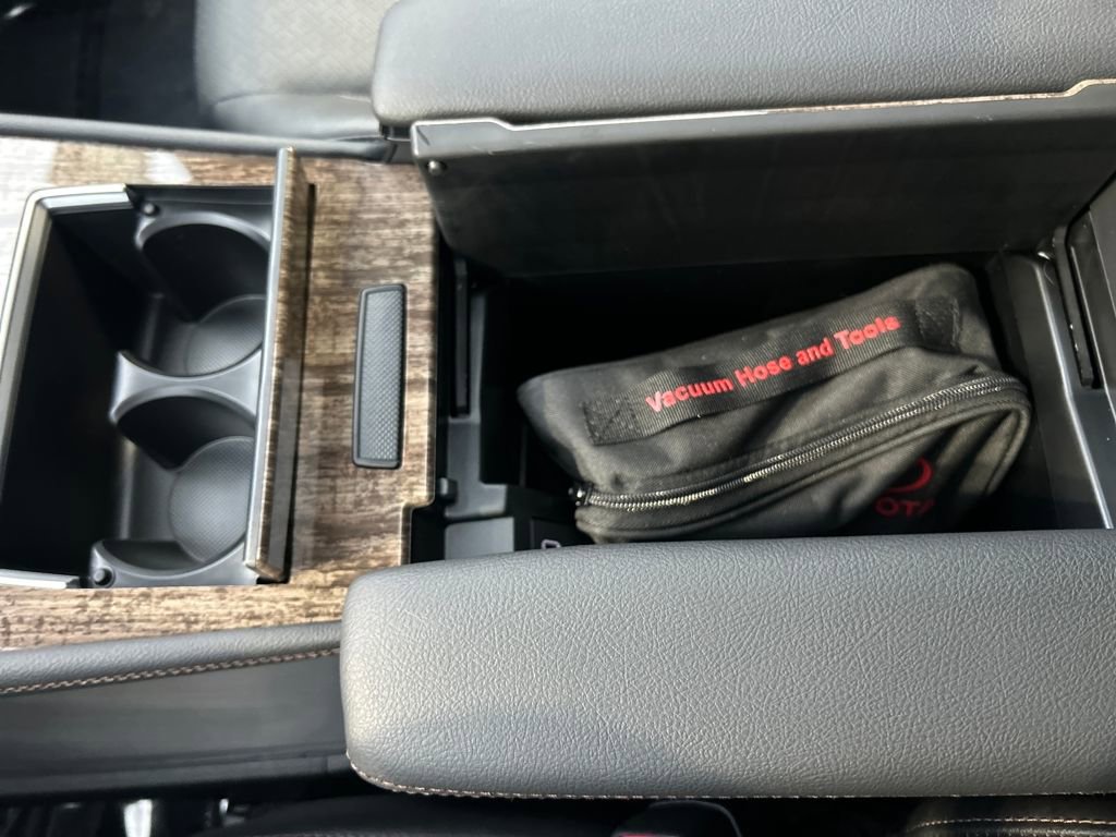 Used 2025 Toyota Sienna Platinum image 24