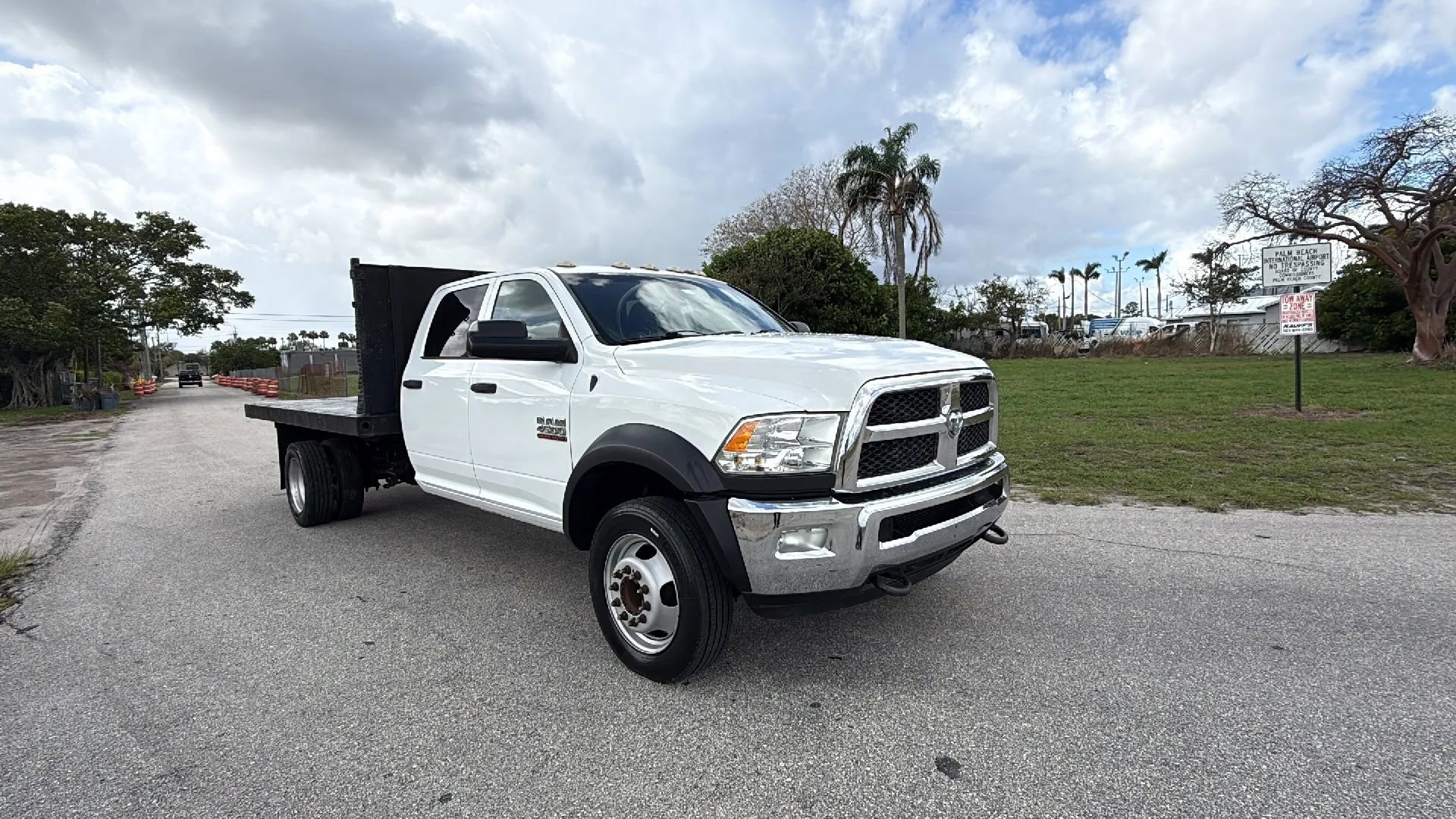 Used 2018 RAM 4500 Tradesman w/ Chrome Appearance Group image 8