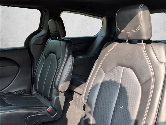 Used 2025 Chrysler Pacifica Select FWD image 18